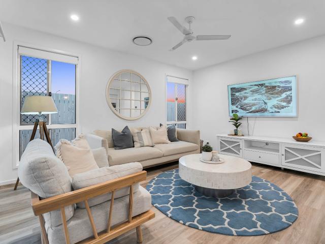 Under contract by divan de beer