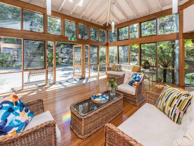 Fully renovated retirement home, ready to move in!