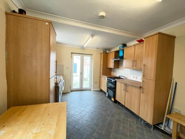 Under Offer! 5 Bed available on Strode Road