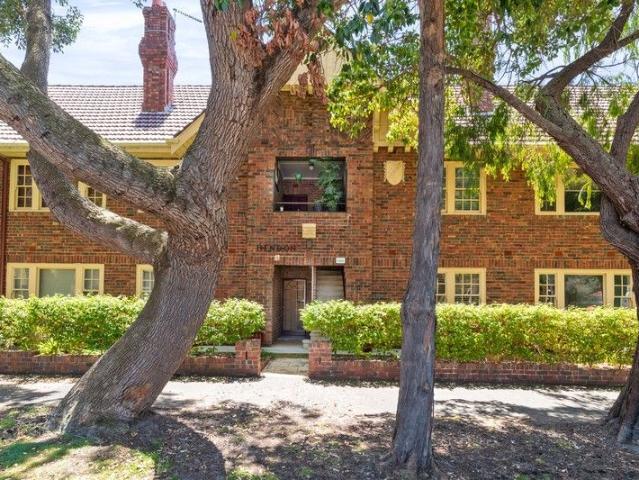 UNDER OFFER Timeless Art Deco Elegance in a Blue Chip Bayside Setting