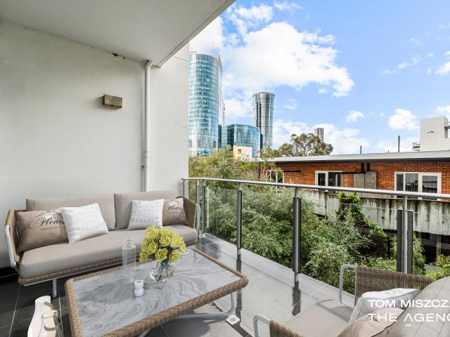 UNDER OFFER with 8 OFFERS by Tom Miszczak & Tim Gossage