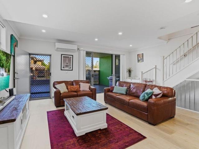 UNDER OFFER BY LUA FUNAKI!