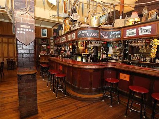 UNDER OFFER Commercial Hotel Woods Point
