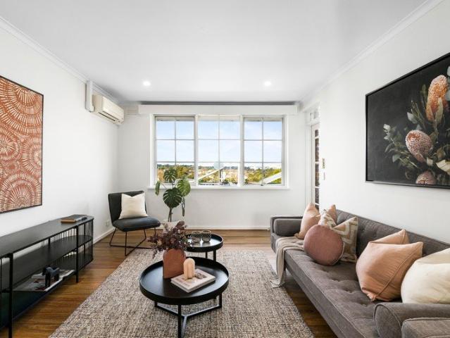 UNDER OFFER PREMIER LIFESTYLE LOCATION WITH CITY VIEWS