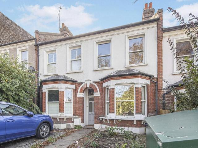 Underhill Road London SE22 2 bed terraced house to rent £2,500 pcm £577 pw