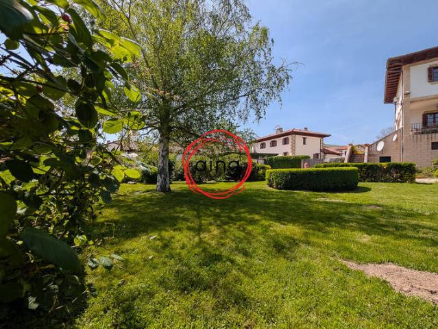 UNDIANO – CENDEA DE CIZUR: Impresionante Chalet Independiente + Parcela URBANA de 1.167 m² con EDIFICABILIDAD 516 m²