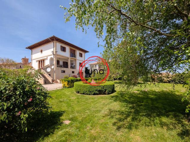 UNDIANO – CENDEA DE CIZUR: Impresionante Chalet Independiente + Parcela URBANA de 1.167 m² con EDIFICABILIDAD 516 m²