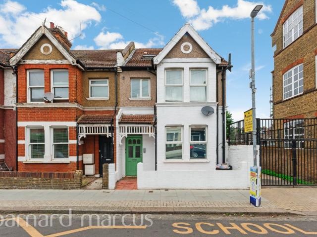 Undine Street, London SW17, 4 bed flat to rent, £3,800 pcm | PrimeLocation