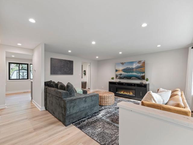 Undisclosed Address, Pingree Grove, US