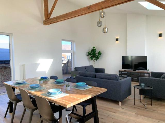 Une chambre dans grand appartement avec terrasse