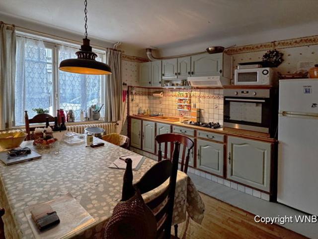 Une charmante maison avec un grand jardin et une vue magnifique M9954 109149