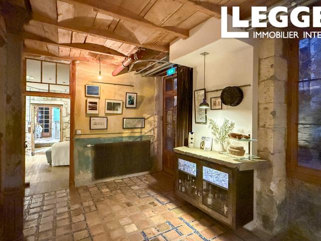 Une charmante maison de bourg comprenant 3 chambres et 3 salles d'eau, seulement 9 minutes de Montbron