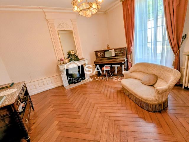 Une charmante maison de maître en coeur de village 396m² Panissières