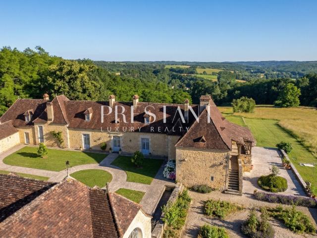 Une chartreuse au coeur de 45 hectares, vue somptueuse, entr. 878m² Bergerac