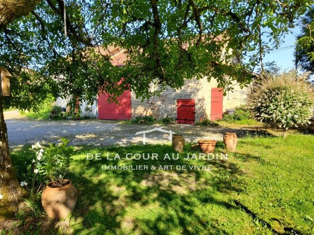 Une ancienne ferme au charme bucolique et artistique 250m² Pensol