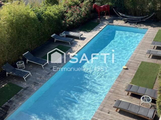 Une adresse au cœur de Cassis, où tout se rejoint, la mer, l. 240m² Cassis