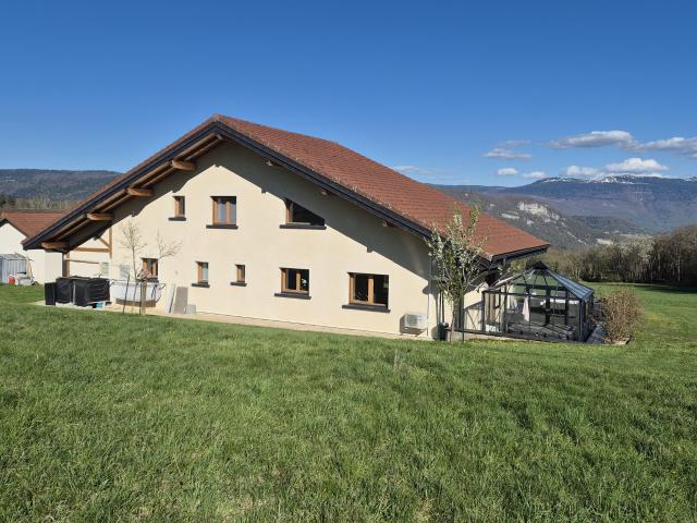 Une adresse confidentielle au cœur d’un hameau préservé, fac. 204m² Châtillon en Michaille