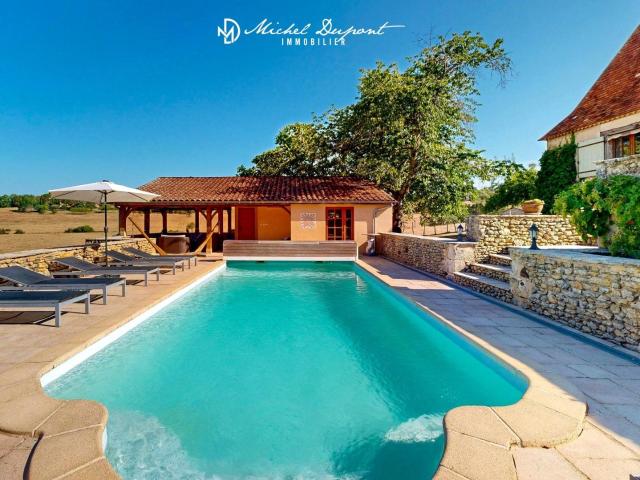 Une adresse confidentielle pour les amoureux de l'exception. 270m² Sainte Foy De Longas