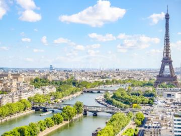 UNE ADRESSE SUSPENDUE AU DESSUS DE PARISCatherine PiguetAlma Immobilier