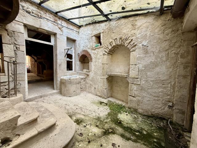 Une bâtisse de caractère à Vézelay 350m² Vézelay