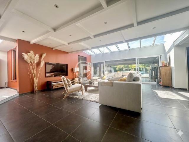 Une beauté cachée de 246 m² en plain pied