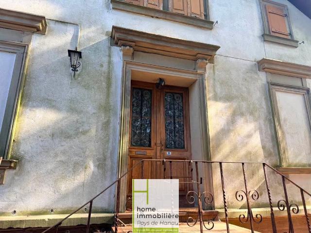 une belle adresse de caractère a Bouxwiller ! 256 m2 sur 1300m2 d'histoire
