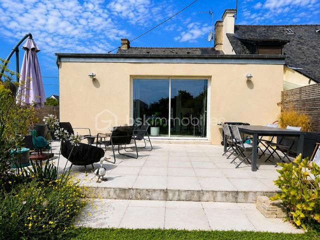 Une belle opportunité à Pleurtuit: maison en pierre avec jardin de 836 m²