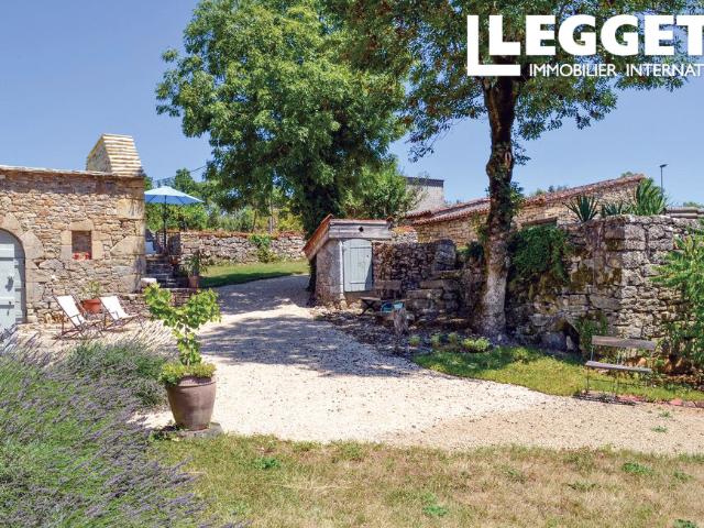 Une belle maison de campagne avec deux chambres dans un village tranquille près de Villefranche de Rouergue