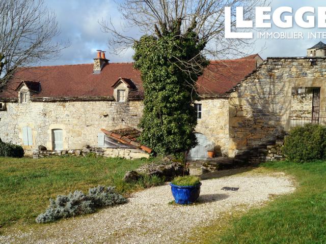Une belle maison de campagne avec deux chambres dans un village tranquille près de Villefranche de Rouergue
