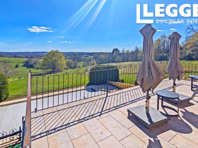 Une belle maison de 5 chambres avec terrasse, piscine, prairie et vue panoramique ! Prix négociable !
