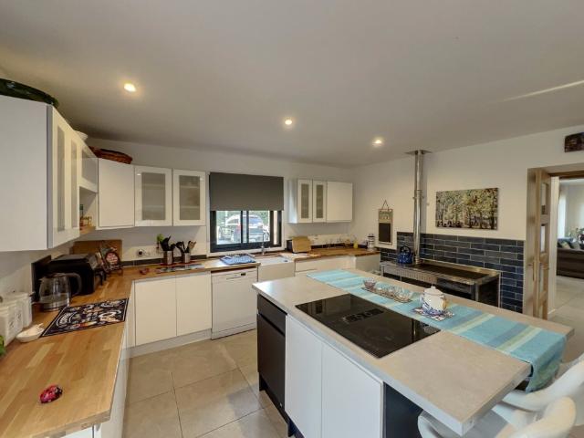 Une belle maison rénovée, un studio et son grand terrain pou. 190m² Boussac