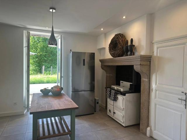 Une grande maison de village avec des dépendances et plus de. 153m² Saint Dizier Masbaraud