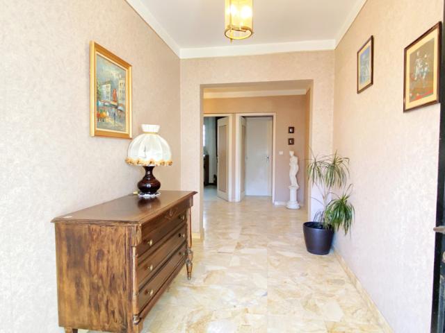 UNE GRANDE VILLA 3 FACES AVEC POSSIBILITE DE DEUX APPARTEMEN