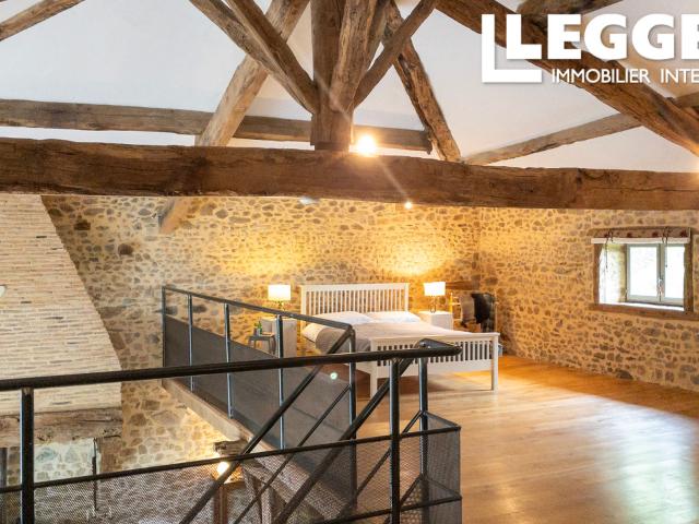 Une grange charentaise rénovée de style loft, pleine de caractère, lumineuse et spacieuse, open space 167 m²