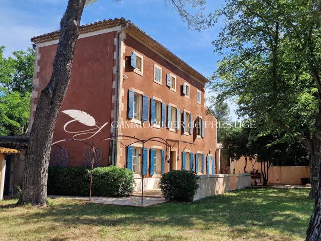 Une demeure de prestige au cœur du Luberon avec panorama et. 250m² Oppède