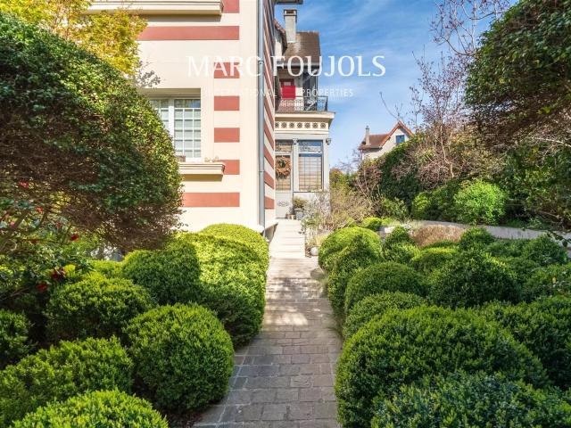 Une demeure historique d’exception, entre prestige patrimoni. 347m² Livry Gargan
