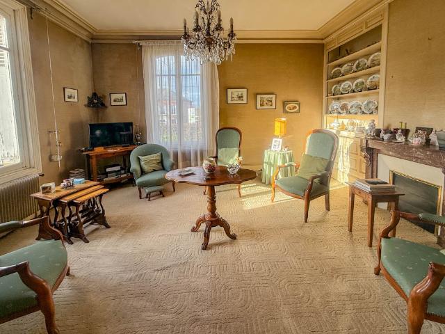Une élégante maison de maître en centre ville, la campagne au milieu du Pays d'Auge