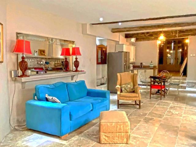 Une exceptionnelle maison de ville du Xviᵉ siècle au passé r. 263m² Castillonnès