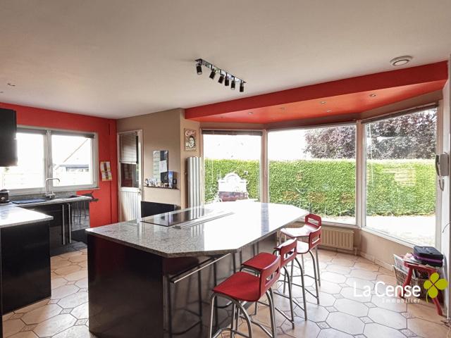 Une Exclusivité La Cense Individuelle semi plain pied et entièrement excavée sur + de 700m2