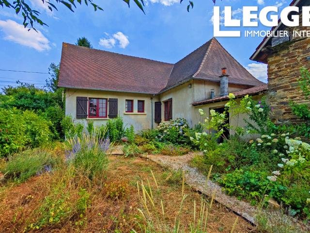 Une ferme de 4 chambres, deux granges et une maisonnette dans un hameau et proche d'un grand lac