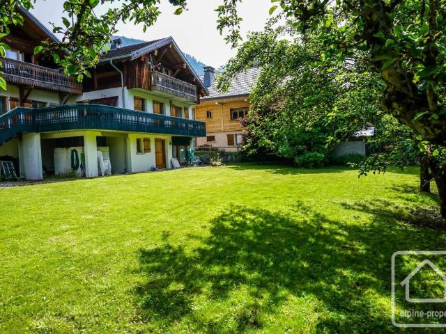Une ferme rénovée volumineuse et moderne située au centre de La Chapelle d’Abondance
