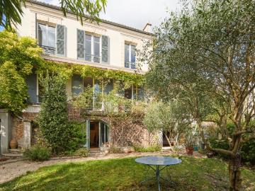 Une jolie maison familiale avec jardin proche du parc de Sai. 153m² Sèvres