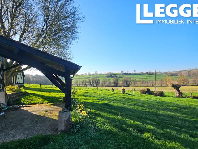 Une occasion rare de profiter du charme authentique de la Normandie avec de magnifiques vues sur la campagne
