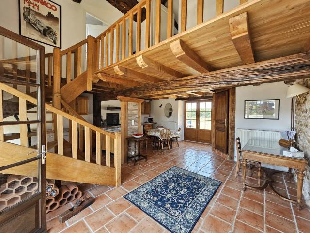 Une opportunité exceptionnelle: deux magnifiques granges jum. 300m² Nieuil
