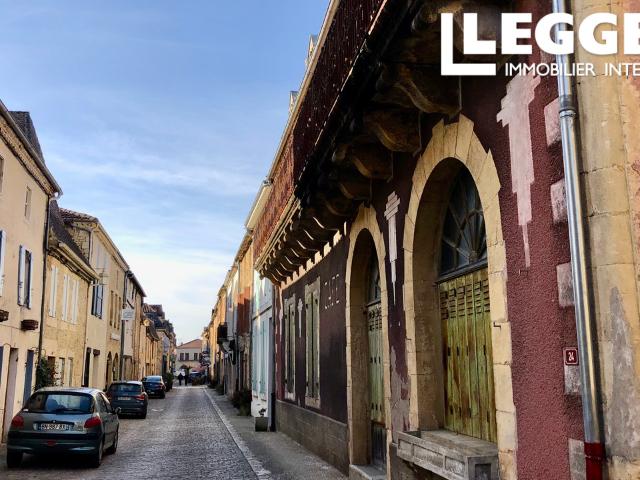 Une opportunité rare d’acquérir une charmante maison de ville au cœur du village de Villefranche du Perigord