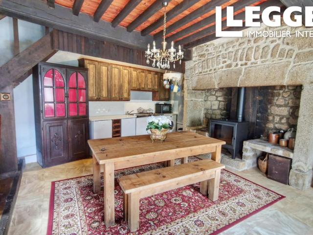 Une maison magnifiquement rénovée au cœur du village médiéval de Crocq – idéale comme résidence secondaire !