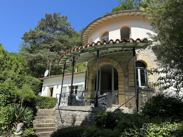 Une maison avec belles vues au bord de la rivière. 132m² Saint Antonin Noble Val