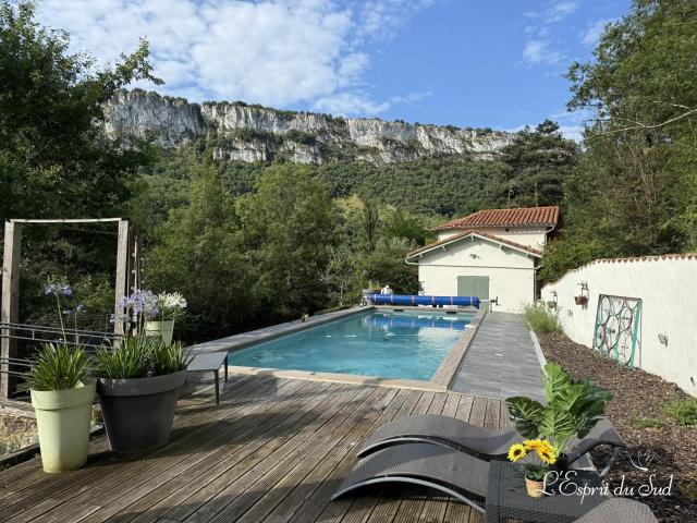 Une maison avec belles vues au bord de la rivière. 132m² Saint Antonin Noble Val