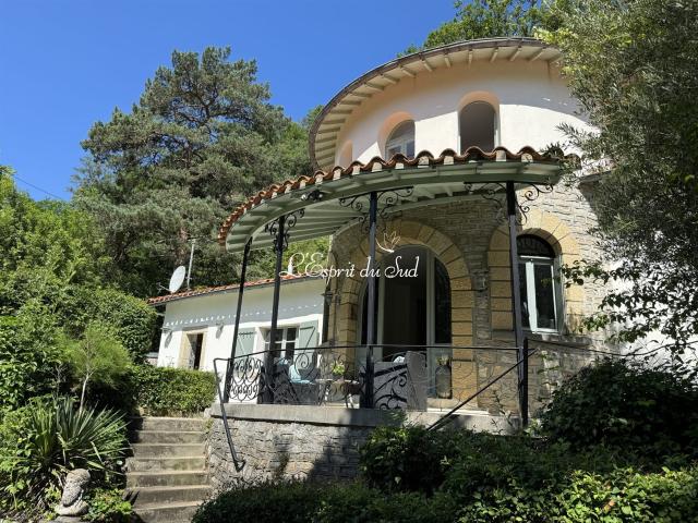 Une maison avec belles vues au bord de la rivière. 132m² Saint Antonin Noble Val