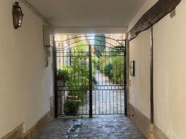 Une maison à Paris !